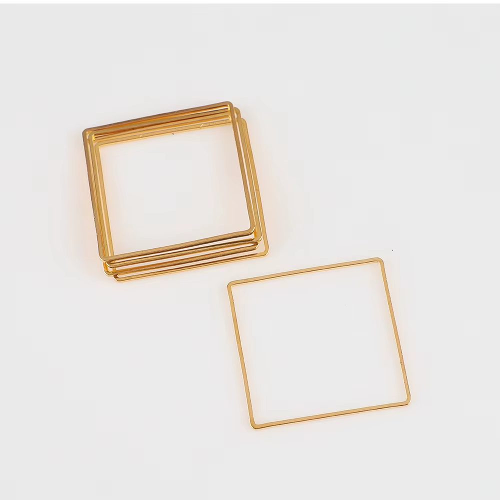Figuras Geometricas De Metal Dorado 2.5cm - 10 Unid.